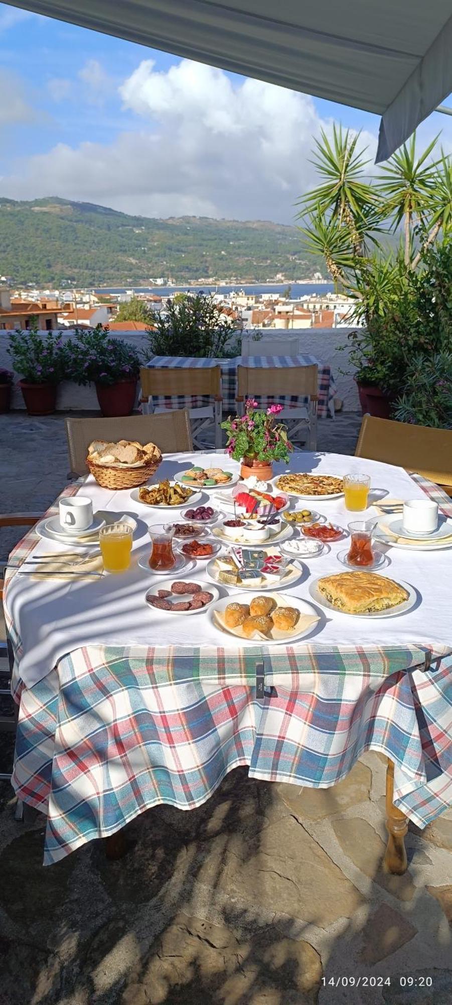 Odysseas Hotel Samos Exterior photo
